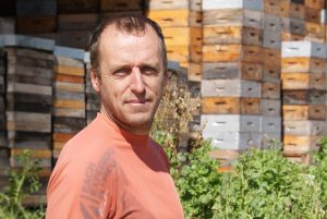 Read more about the article Qui est notre producteur de miel, François Decottignies ?